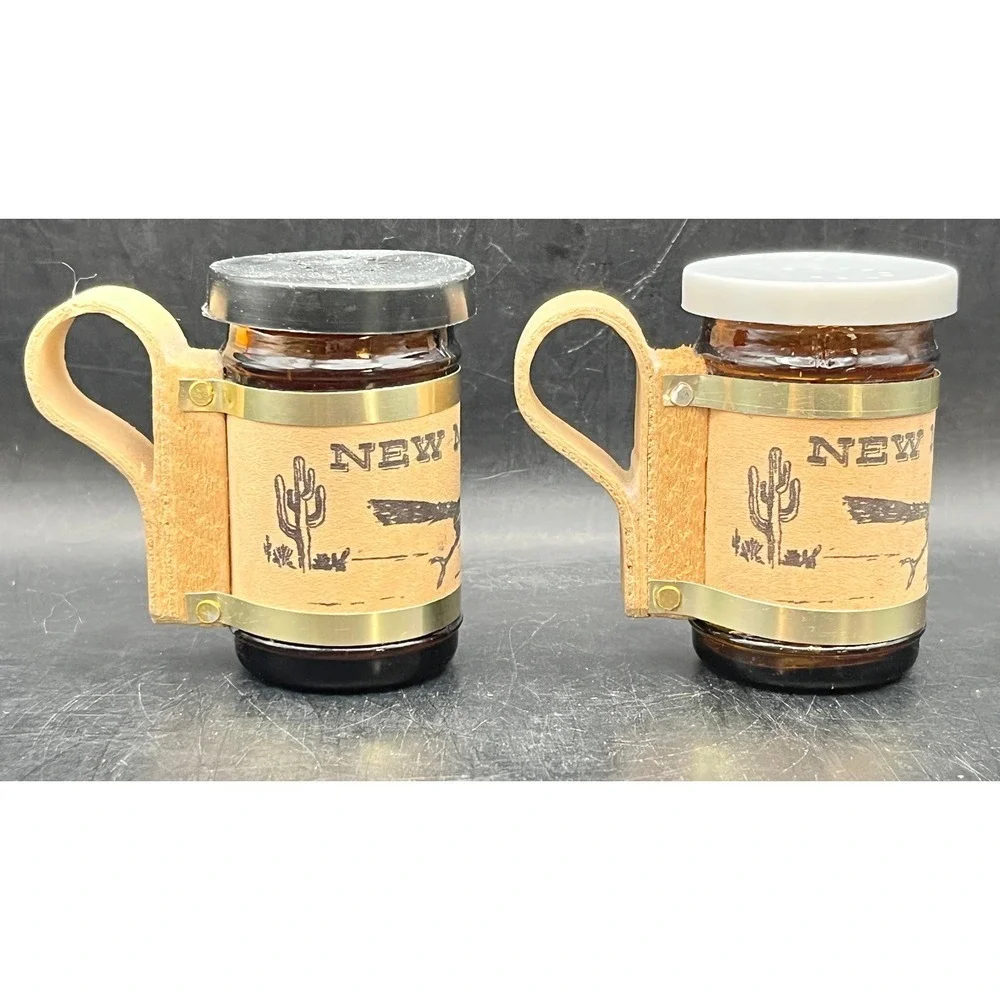 VTG New Mexico Souvenir Salt &‎ Pepper Shakers-Road Runner- Glass Decorative